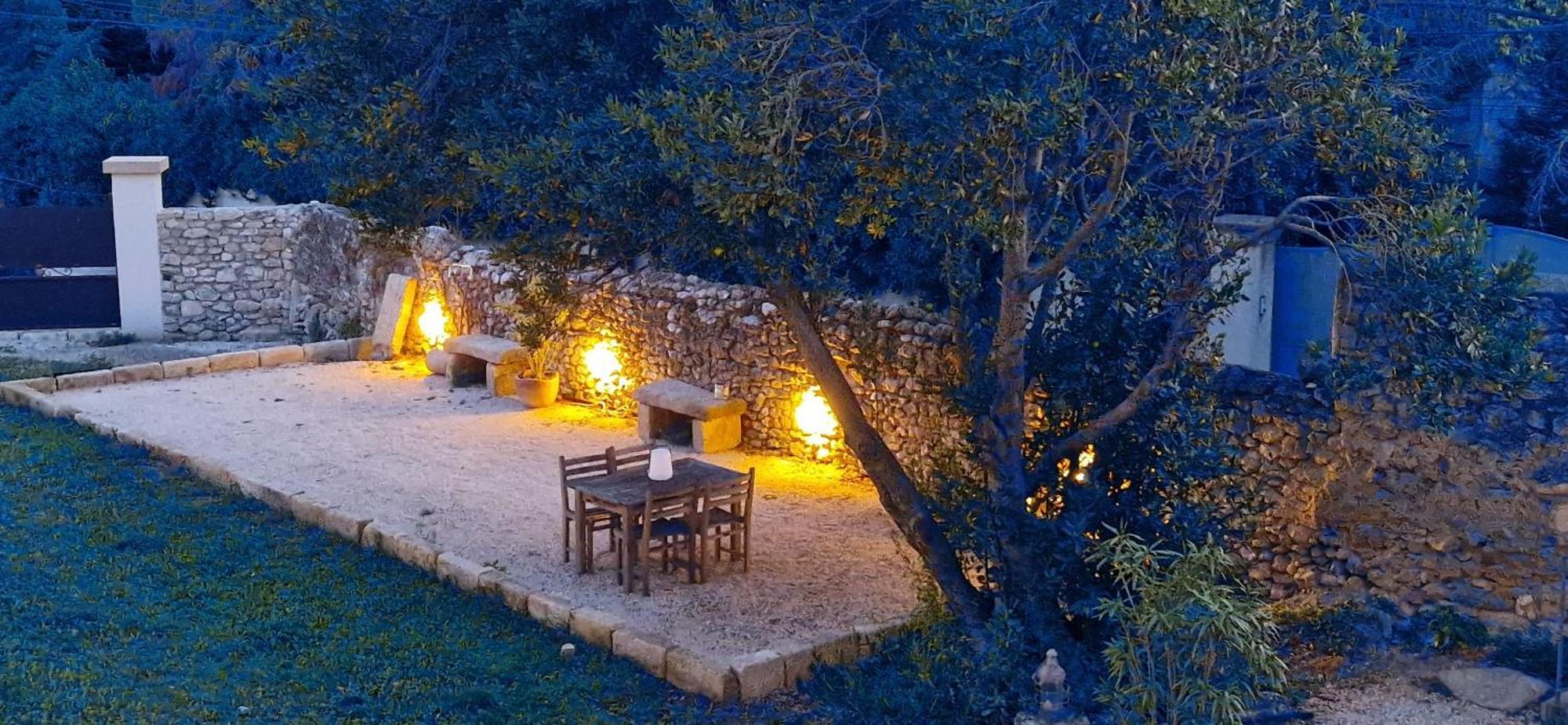 Appartement Dans Un Mas Provencal Renove Saint-Hilaire-dʼOzilhan Eksteriør bilde